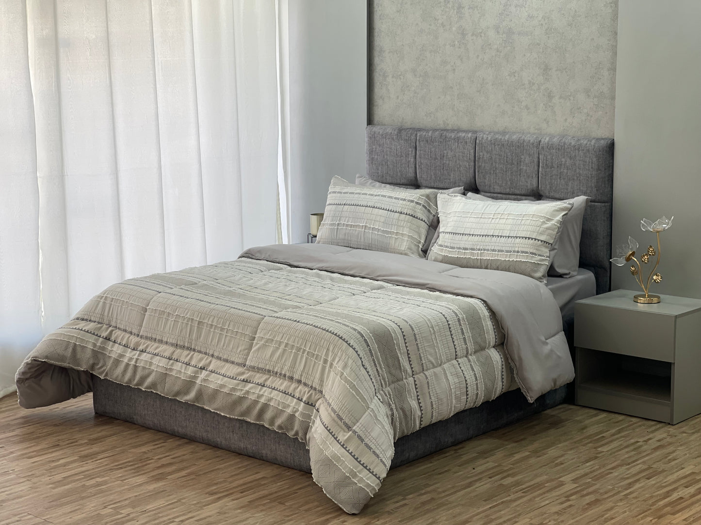 6 Pieces Double Quilt Set Jacquard Embroidery