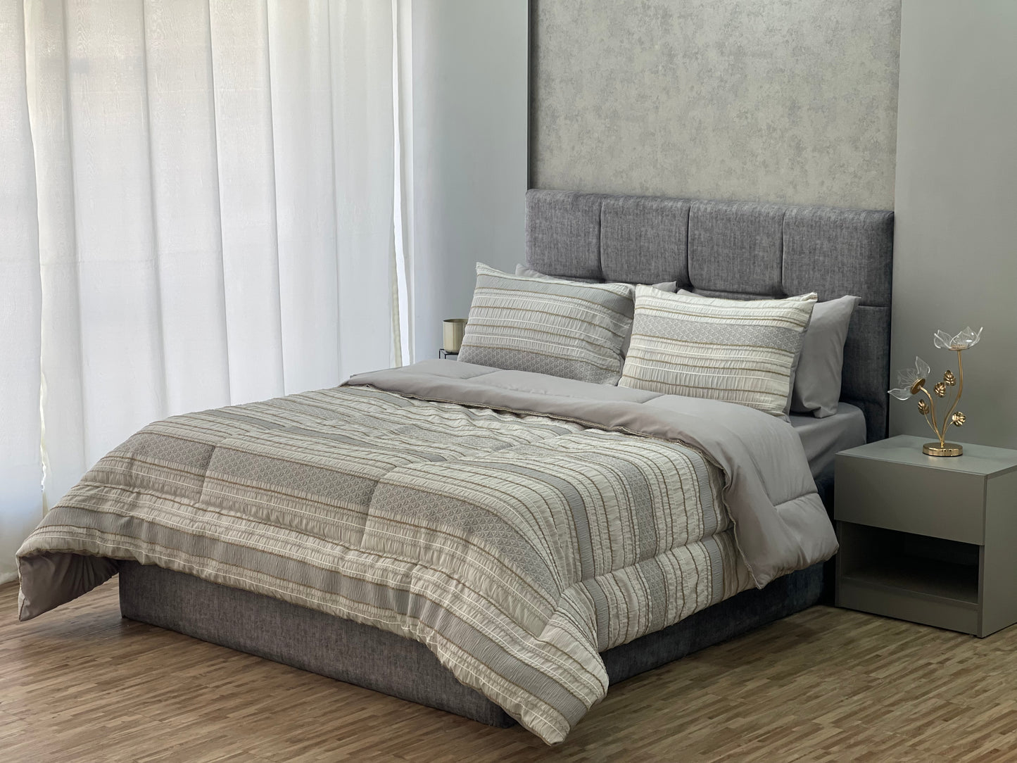 6 Pieces Double Quilt Set Jacquard Embroidery
