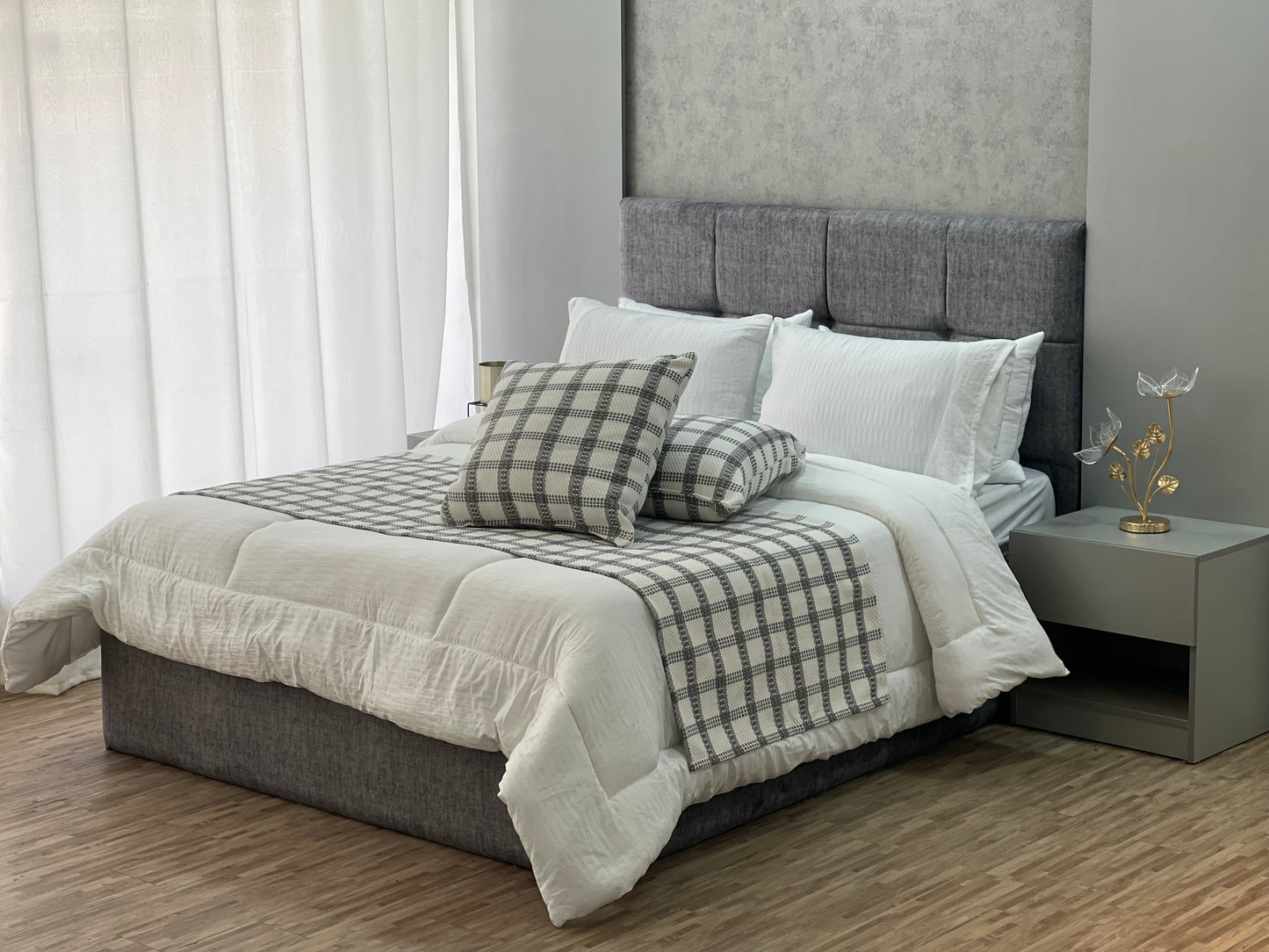 Double Quilt with Runner 9 Pieces