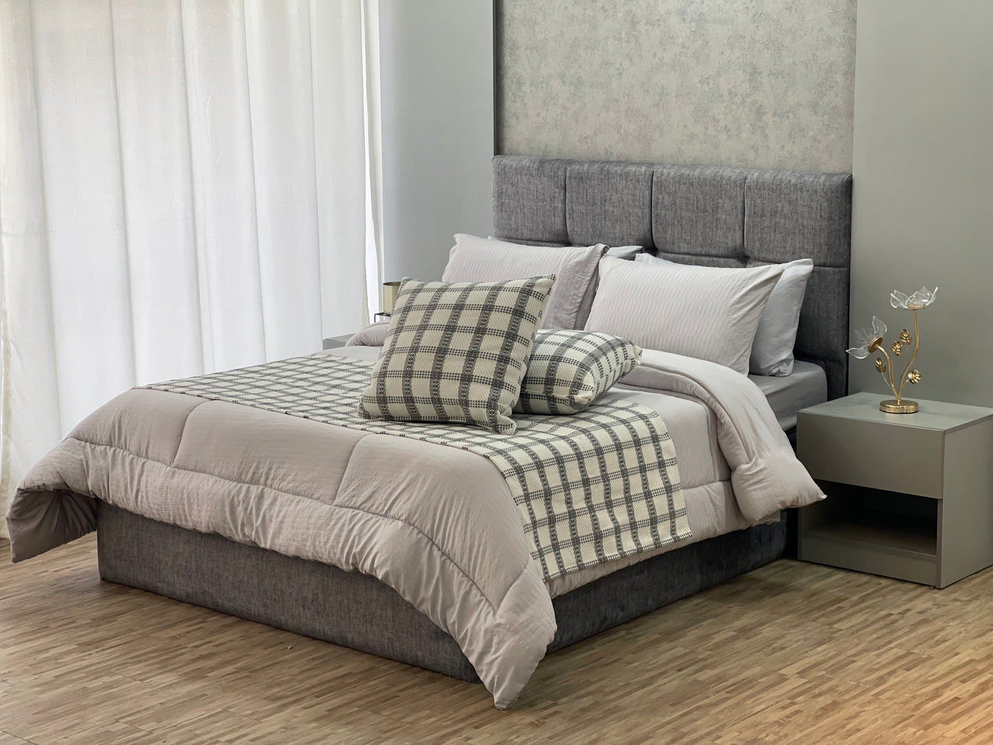 Double Quilt with Runner 9 Pieces